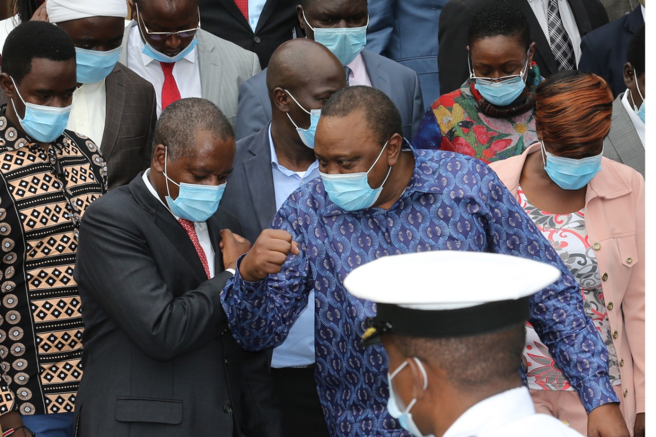 Amos Kimunya with President Uhuru Kenyatta