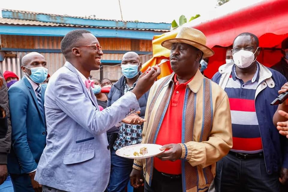 Gideon Gachuki feeds Raila Odinga cake after he showed up at his birthday party